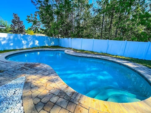 +A Taste of Britain entire house / heated pool+