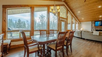 House, Multiple Beds, Patio, Mountain View (Flathead River Retreat) | Dining