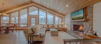 Flathead River Retreat For 15!