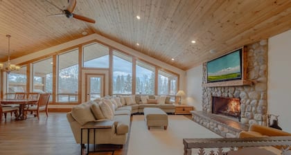 Flathead River Retreat For 15!