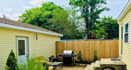 Cozy studio with WiFi and AC in wonderful Pemberton