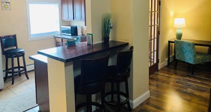 Cozy studio with WiFi and AC in wonderful Pemberton