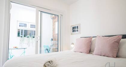 Host & Stay | Croydon Road Abode