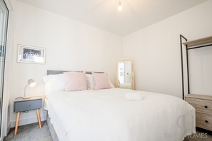 2 bedrooms, desk, iron/ironing board, WiFi