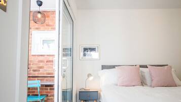 2 bedrooms, desk, iron/ironing board, WiFi