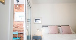 2 bedrooms, desk, iron/ironing board, WiFi