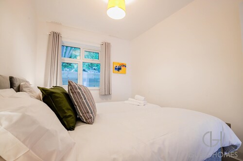 Host & Stay | Croydon Road Abode