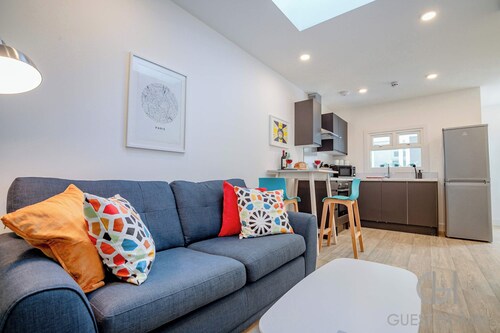 Host & Stay | Croydon Road Abode