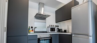 Host & Stay | Croydon Road Dwelling