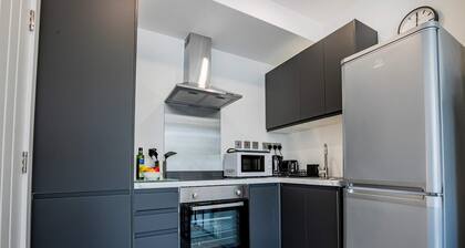 Host & Stay | Croydon Road Dwelling