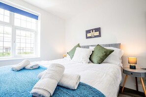 2 soverom, skrivebord, strykejern/-brett og wi-fi