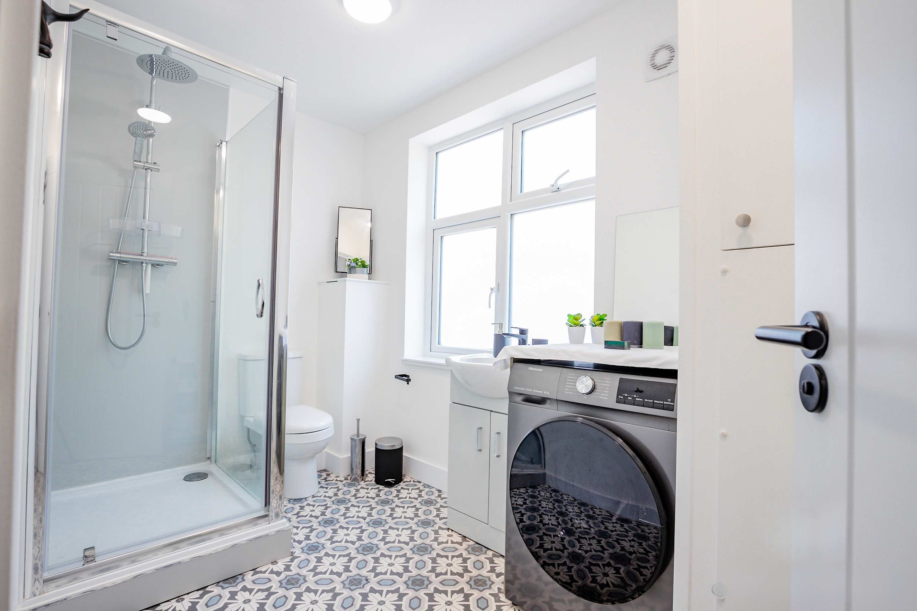 Shower, hair dryer, towels