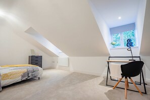 1 soveværelse, skrivebord, Wi-Fi