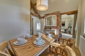 Dining - Host & Stay | Gleanings (Tewkesbury)