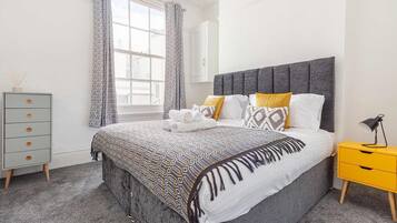 1 bedroom, desk, iron/ironing board, Internet