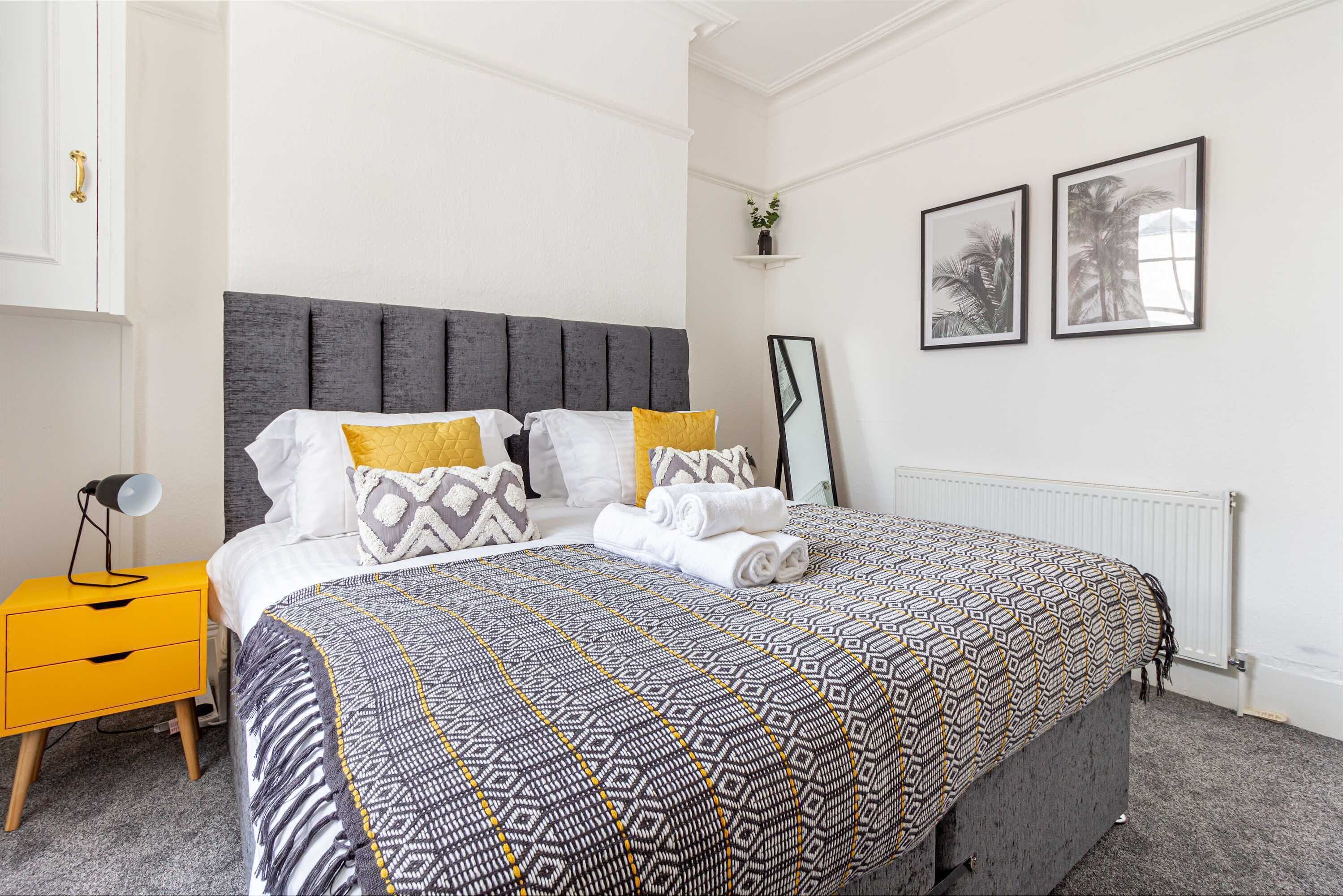 1 bedroom, desk, iron/ironing board, internet