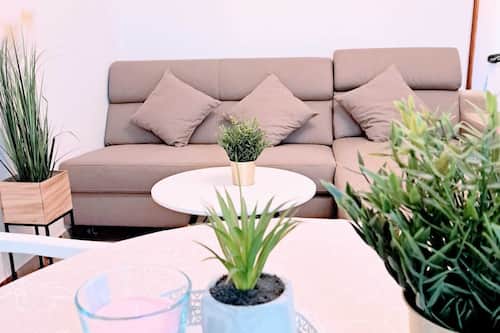Apartment (Two Bedroom Apartment First Floor A2) | Living room | 32-inch flat-screen TV with satellite channels