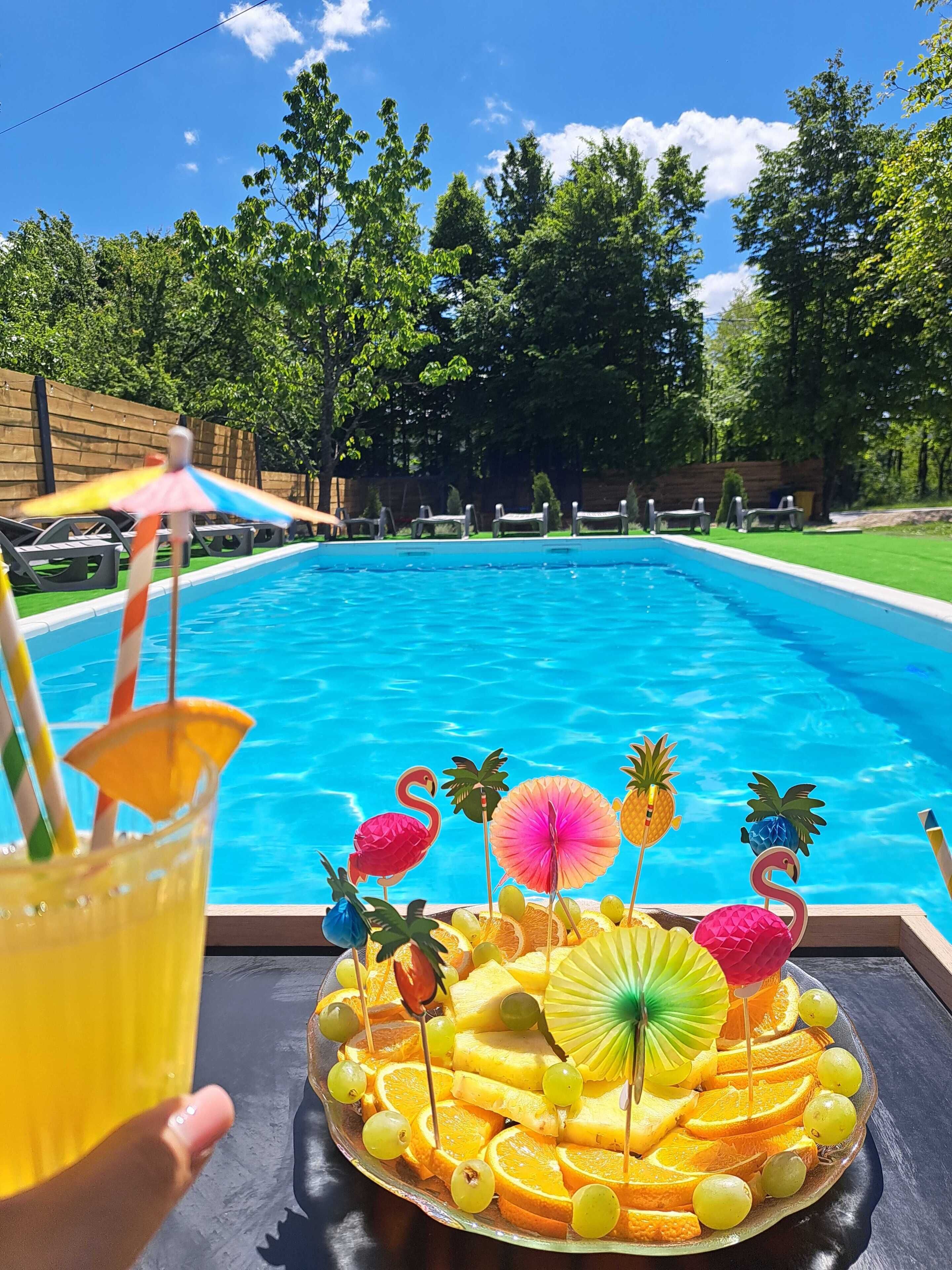 Lejlighed (Two Bedroom Apartment First Floor A2) | Pool | Sæsonbestemt udendørs pool, liggestole