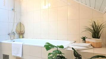 Huoneisto (Two Bedroom Apartment Second Floor A3) | Kylpyhuone | Pyyhkeet