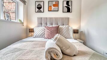 1 bedroom, desk, iron/ironing board, WiFi