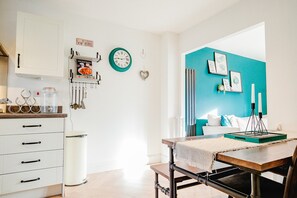 Dining - Host & Stay | Mercia House (Kempsey)