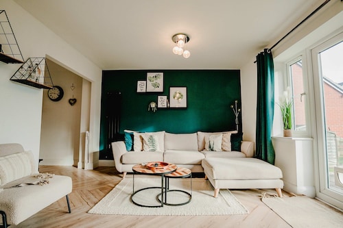 Host & Stay | Mercia House