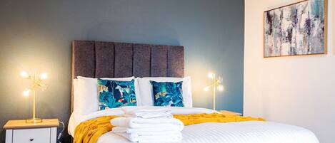 3 dormitorios, escritorio, tabla de planchar con plancha y wifi