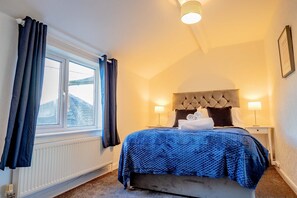 3 bedrooms, desk, iron/ironing board, WiFi