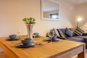Dining - Host & Stay | Hillbrook House Apartment (Great Malvern)