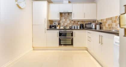 Host & Stay | Hillbrook House Apartment