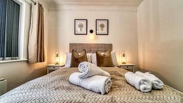 4 bedrooms, desk, iron/ironing board, WiFi