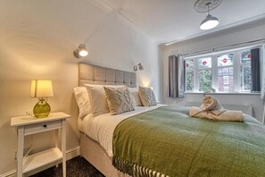 4 bedrooms, desk, iron/ironing board, WiFi