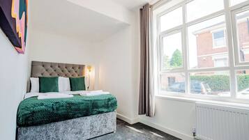 2 bedrooms, iron/ironing board, WiFi, bed sheets