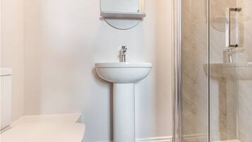 Douche, serviettes fournies