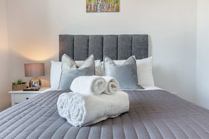 1 bedroom, WiFi, bed sheets - Host & Stay | The Bull Inn Flat 2 (Fernhill Heath)