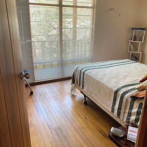 2 bedrooms, iron/ironing board, WiFi, bed sheets - Architectural Favorite in Best Location in Charming Cuenca (Cuenca)