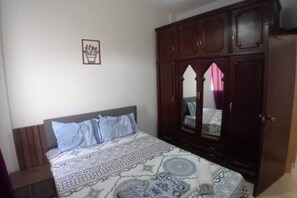 2 chambres, fer et planche à repasser, Wi-Fi, draps fournis