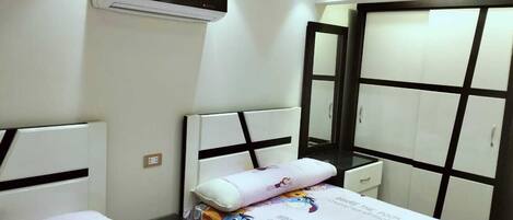 2 habitaciones, tabla de planchar con plancha, wifi y ropa de cama