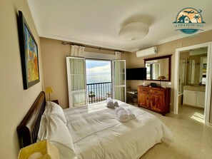 3 bedrooms, iron/ironing board, WiFi, bed sheets - LA PERLA HOLIDAY HOUSE (Benalmádena)