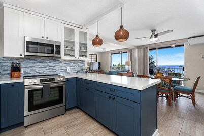 Kailua Village#705 Top Floor, Gorgeous Remodeled 2 bedroom, in Heart of Town