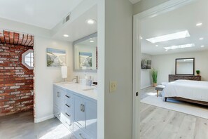 4 Schlafzimmer, Bügeleisen/Bügelbrett, kostenloses WLAN, Bettwäsche