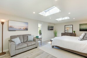 4 bedrooms, iron/ironing board, free WiFi, bed sheets - 3968 Redwood Refuge - Spacious Pebble Beach® Home (Pebble Beach)