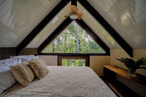 Caja de seguridad en la habitación, cortinas blackout y wifi gratis 