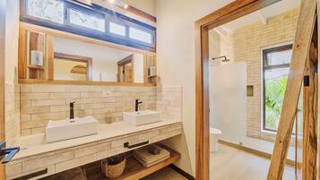 Luxury Villa, Private Pool, Garden View | Bathroom | Towels