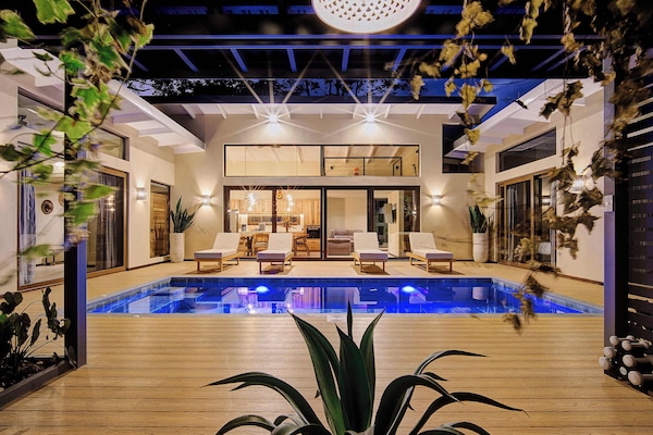 Villa luxueuse, piscine privée, vue sur le jardin | Piscine privée