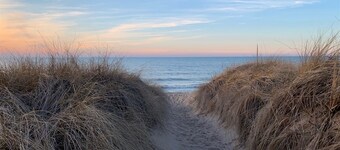 Whispering Creek Retreat Close to the Beach