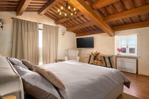 5 chambres, fer et planche à repasser, Wi-Fi, draps fournis