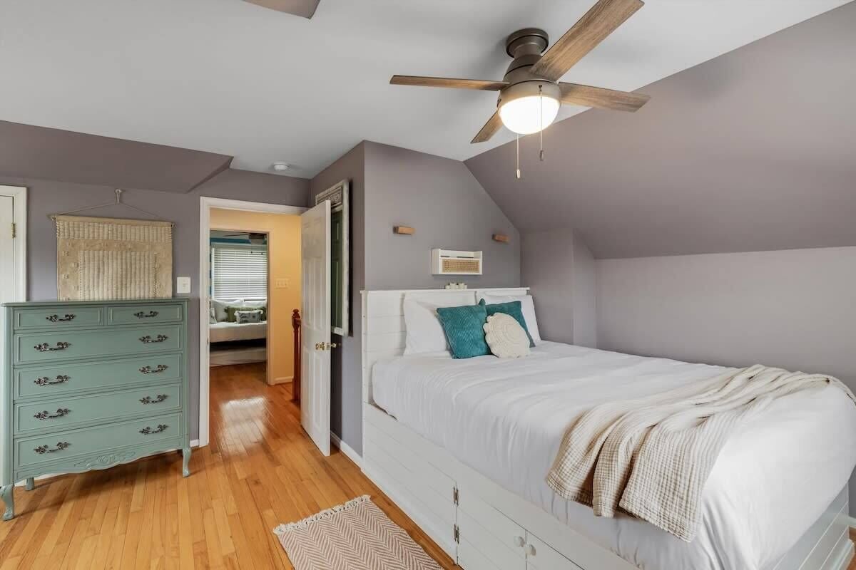 3 bedrooms, desk, iron/ironing board, WiFi