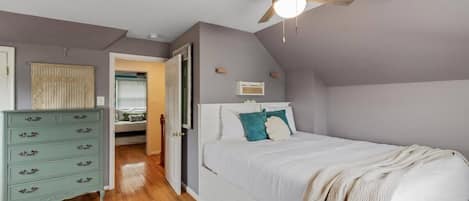 3 bedrooms, desk, iron/ironing board, WiFi
