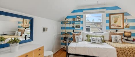 3 habitaciones, escritorio, tabla de planchar con plancha y wifi